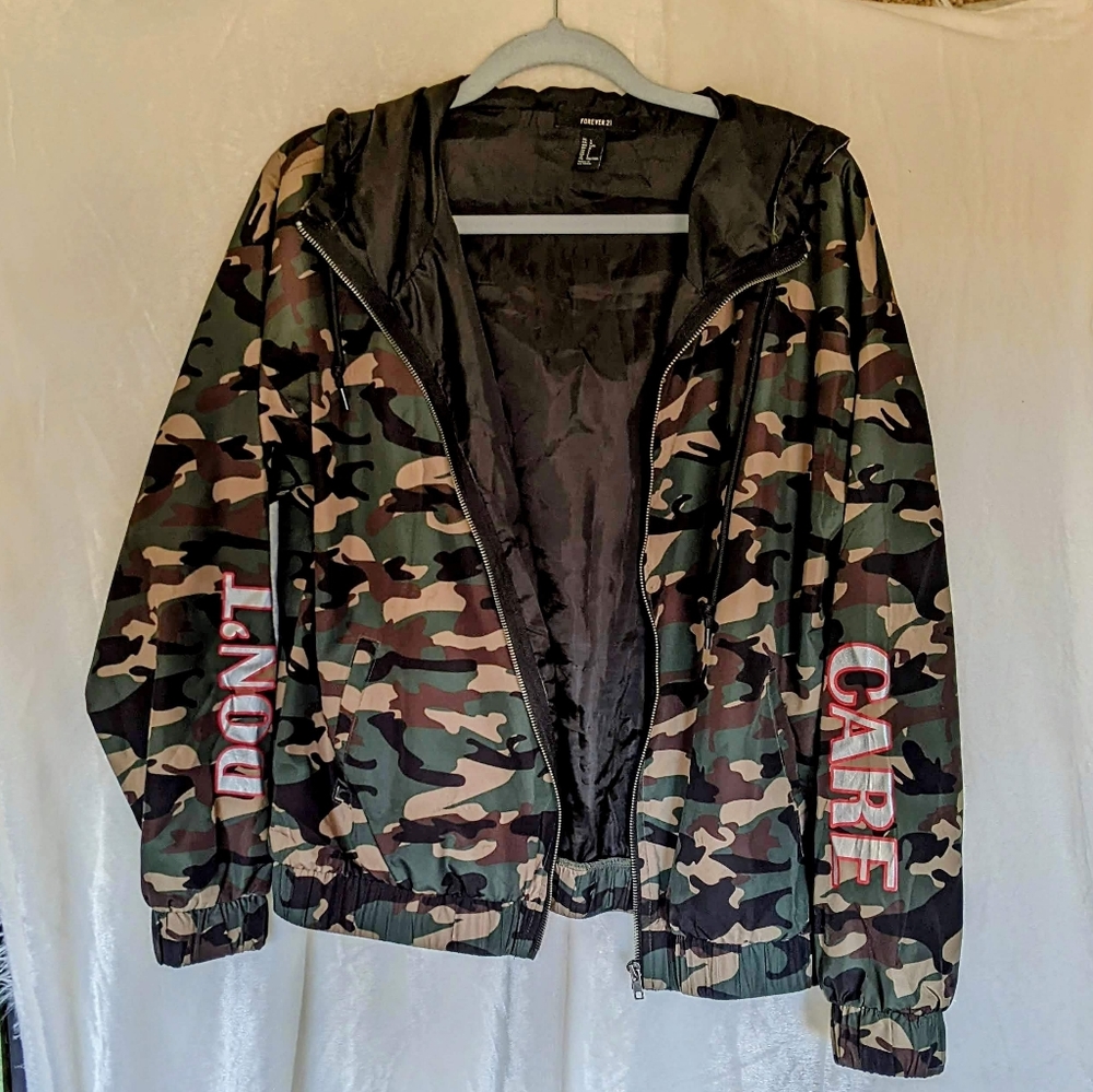 ✨ SOLD ✨ Light Weight Camouflage Hooded Zip Up Windbreaker Jacket
